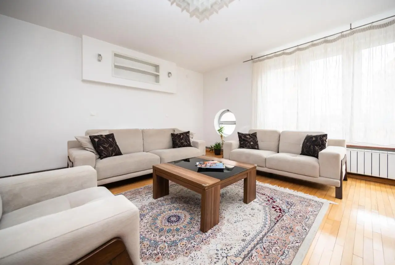 Spacious & Modern Apartment in the City Centre