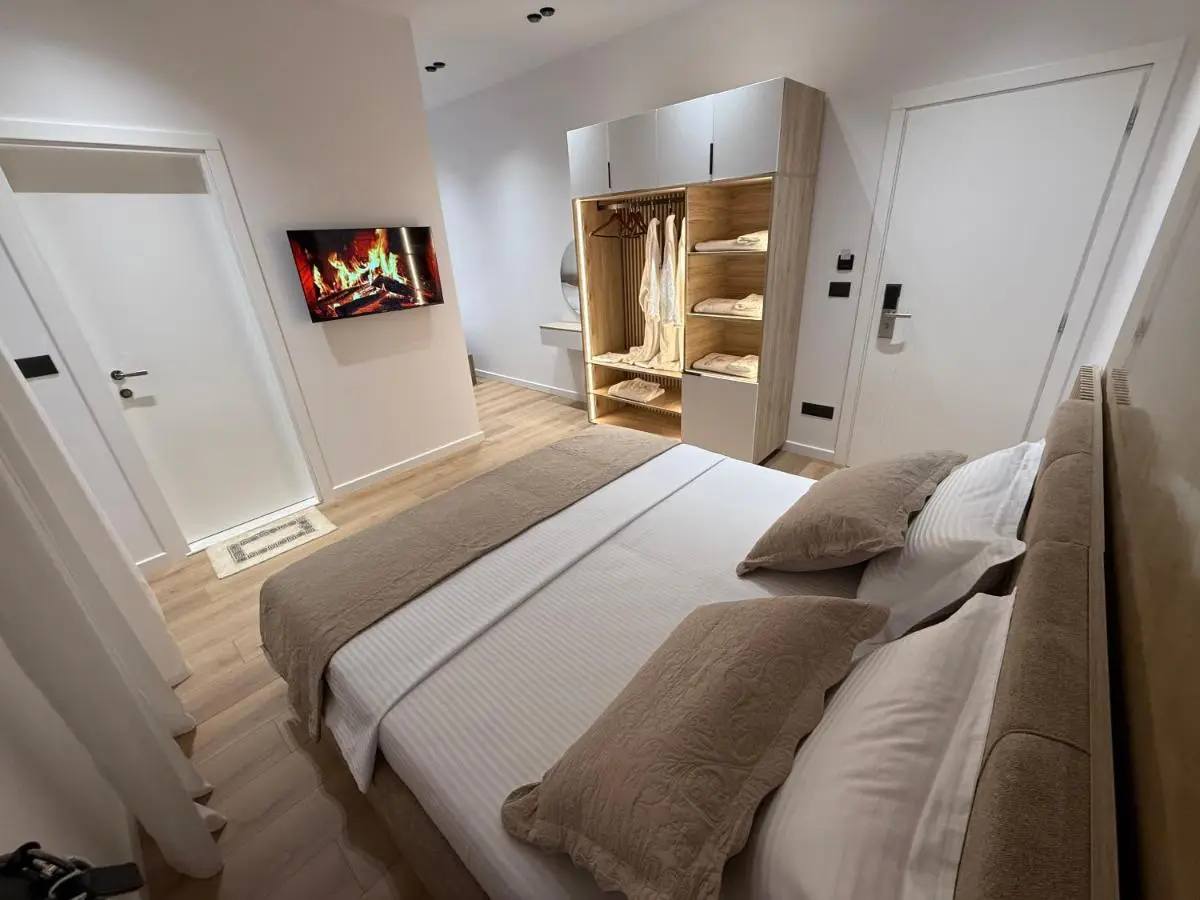 Montflux Hotel