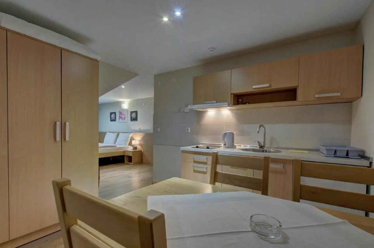 Tihe Noci Motel