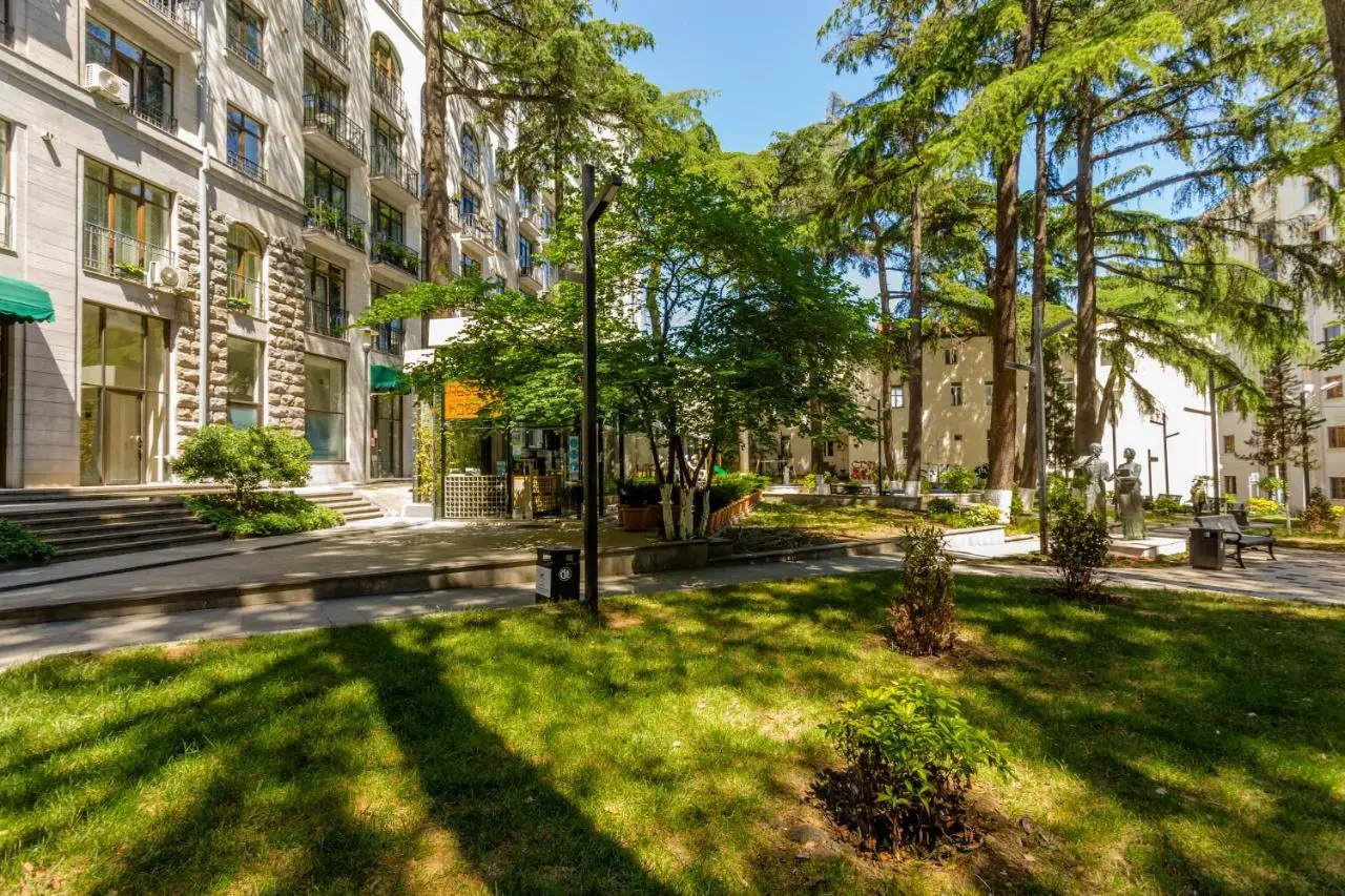 2 Bedroom Deluxe Apartment In The City Center