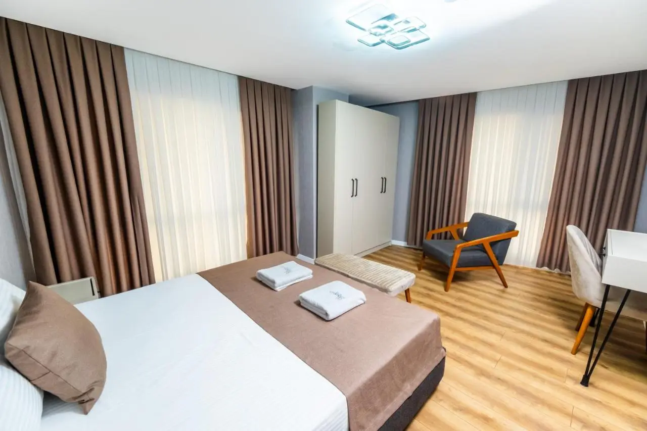 Luxury Life Suites