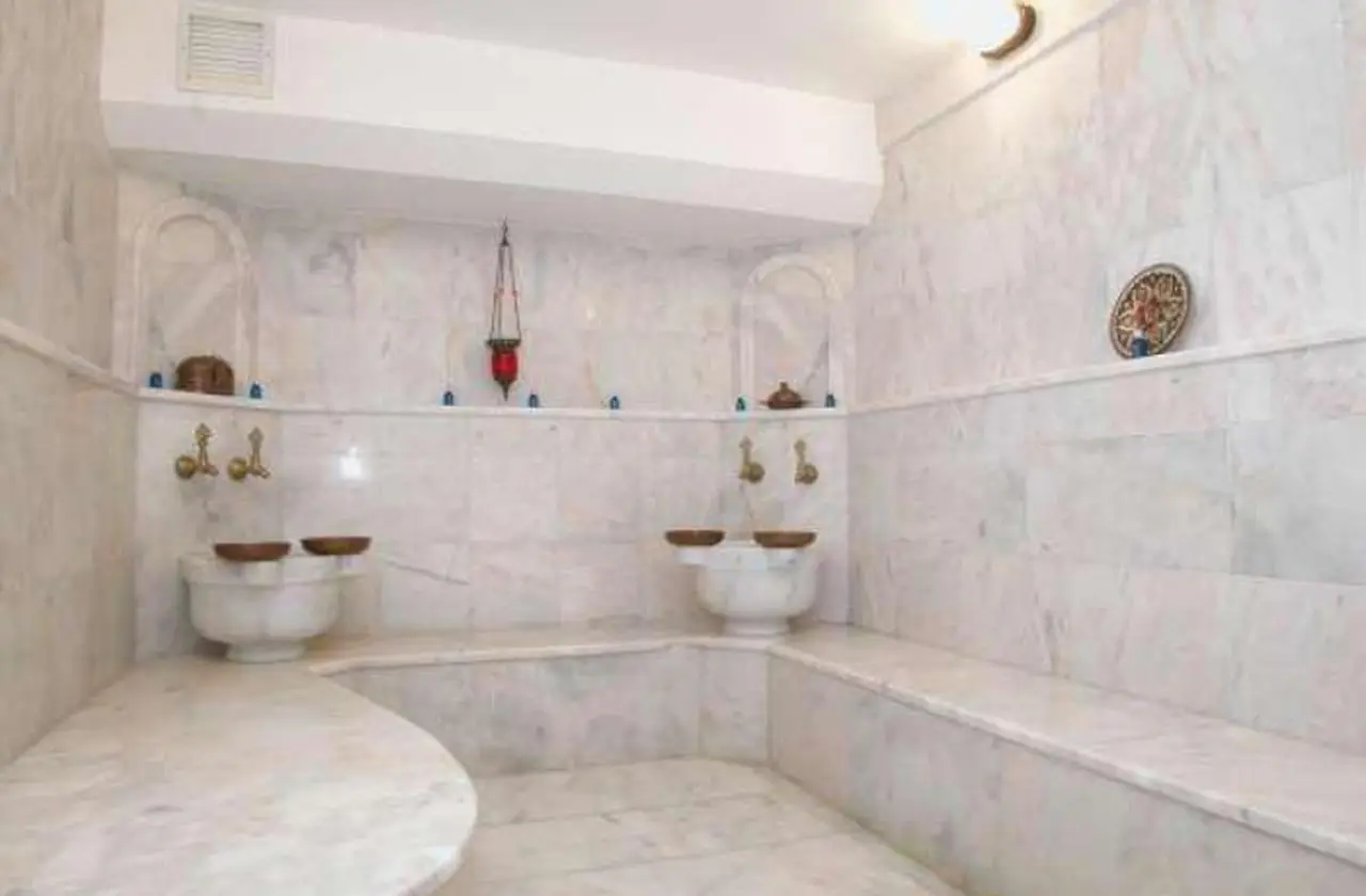 Almena Hotel