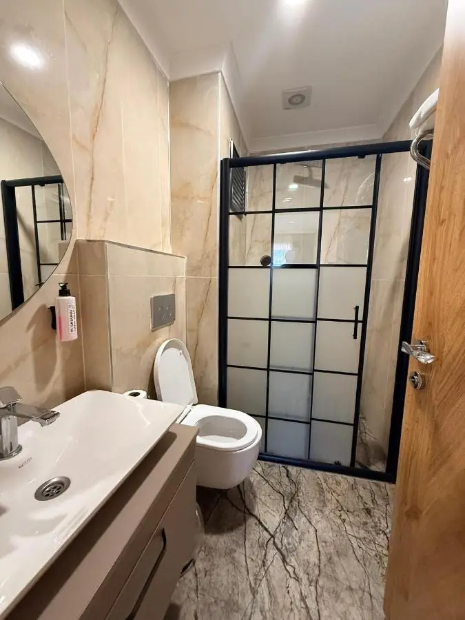 Rena Grand Residence & Suit