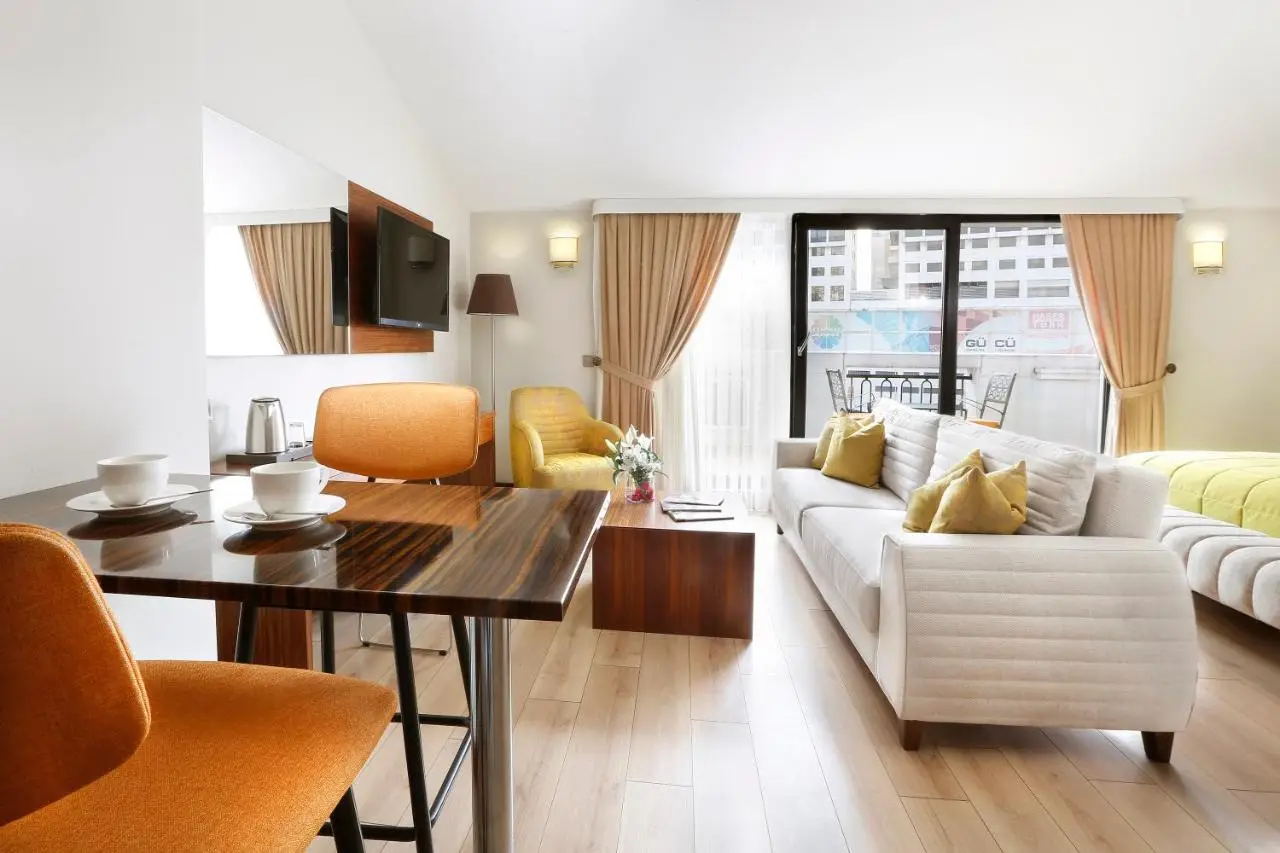 The White Orient Hotel