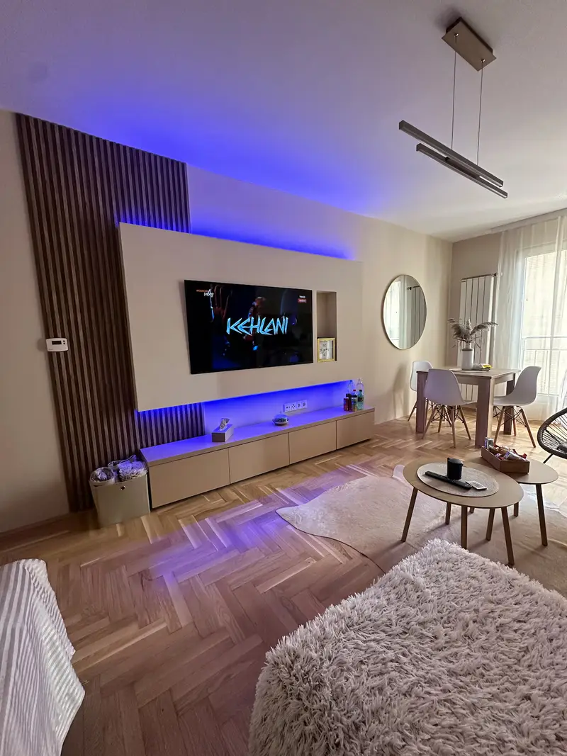 Studio near the airport, tram and bus
