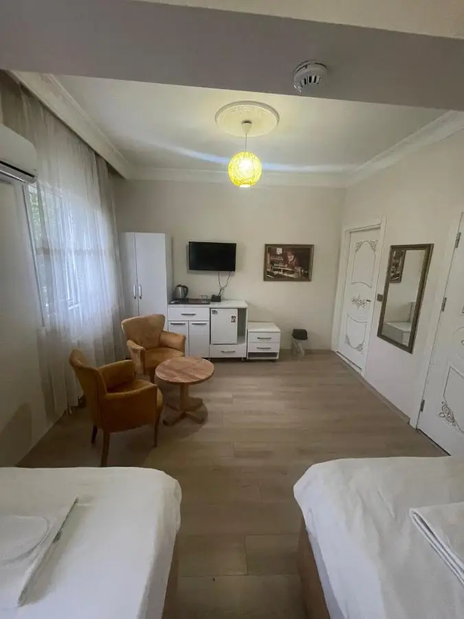 AVRASYAQUEEN HOTEL