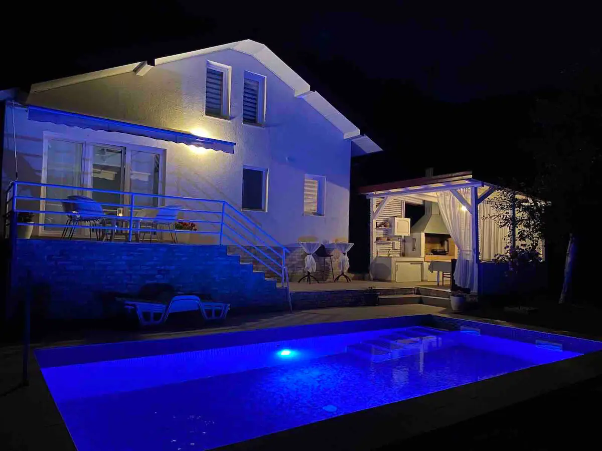 House with a swimming pool