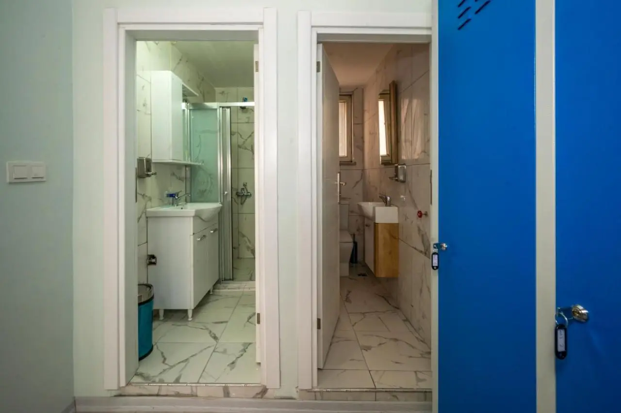 XALİLA HOSTEL & CAFE LADİES ROOM