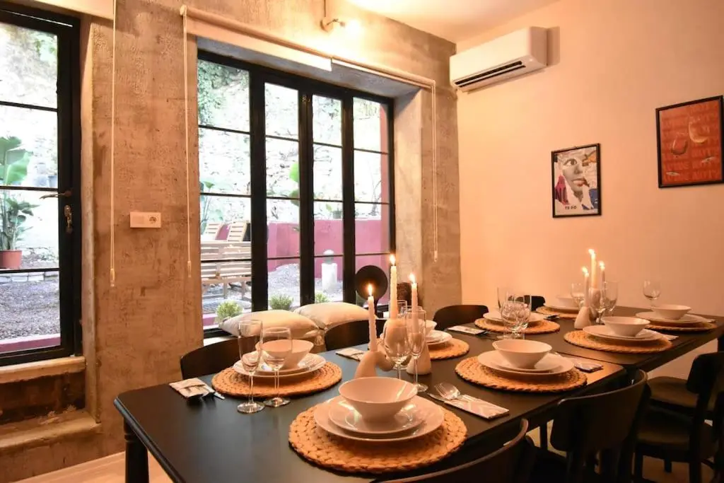 Stunning 6BR 4Bath near Tram