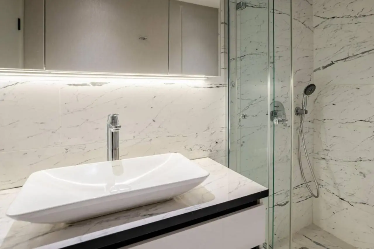 Gorgeous Modern 1BD Condo Views w PoolGym! #255