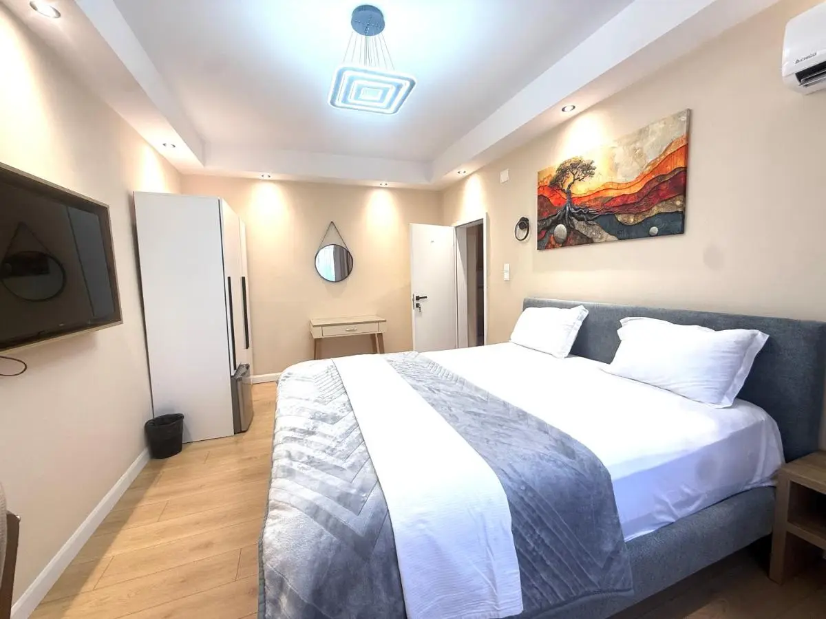 Prime Location - shared Bath