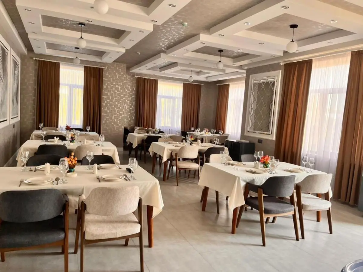 River Hotel Restaurant