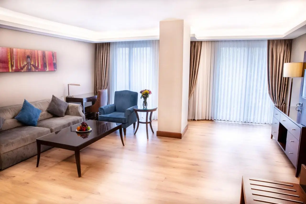 Grand Aras Hotel & Suites