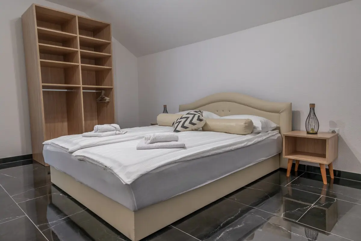 Beautiful 2BDR Nest near Una