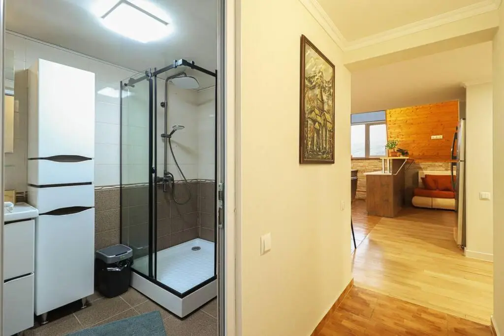 Cosy Central 2-BR Apartment-By Wehost