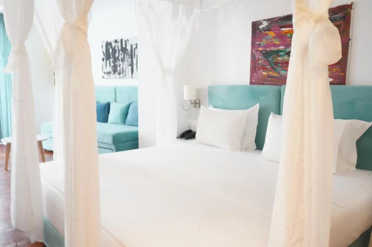 Bougainville Bay Hotel