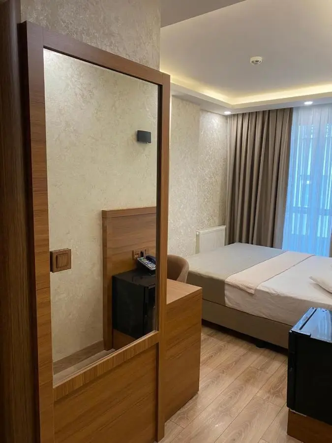 Zirvesta Otel