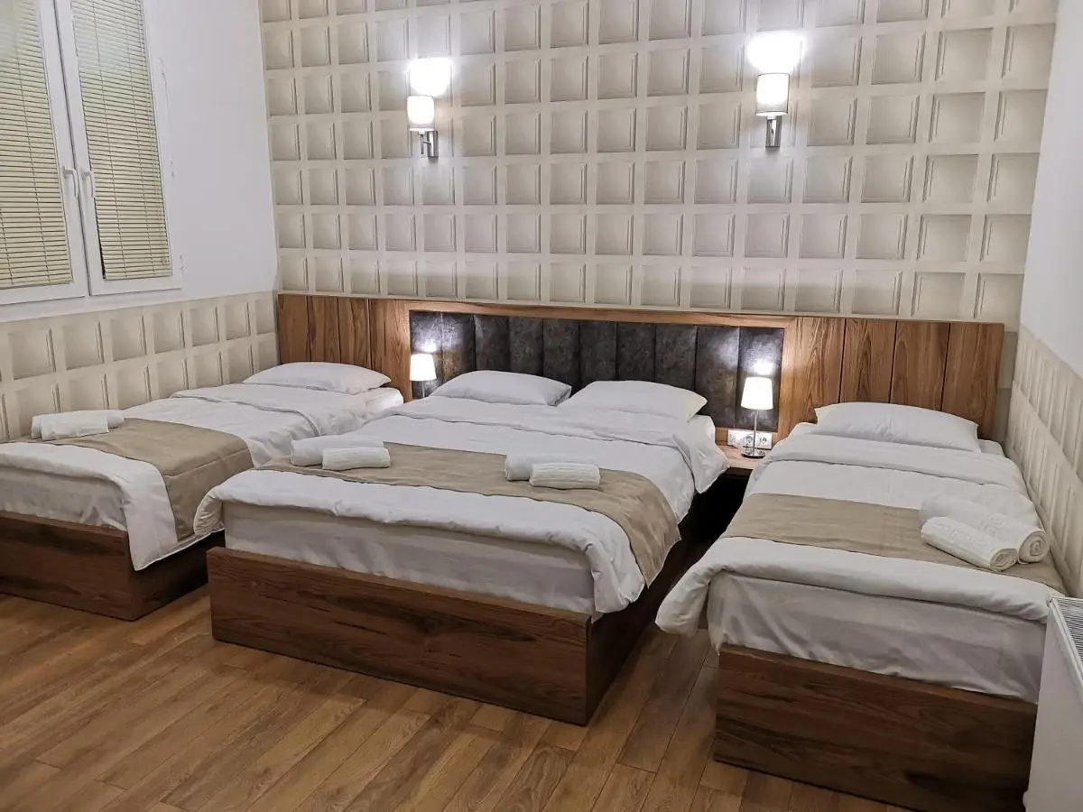 3 Rooms Hotel