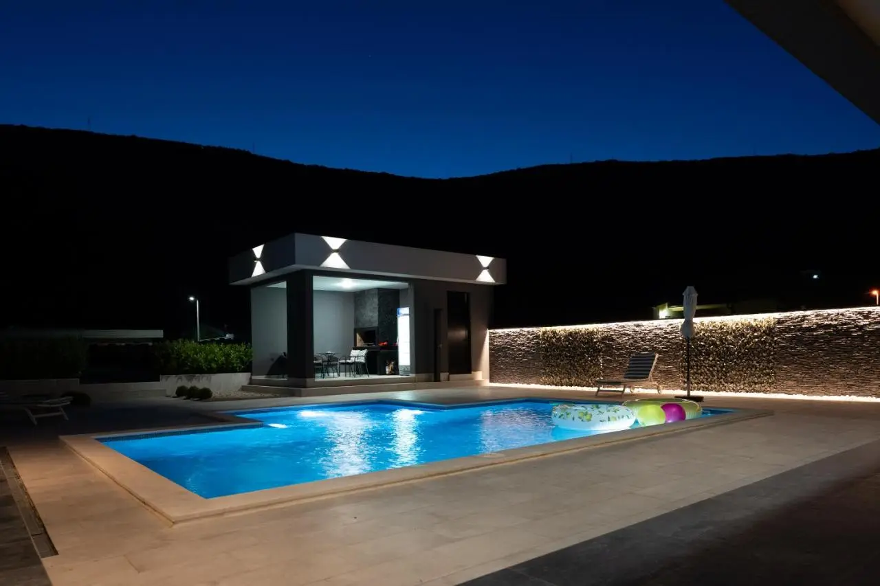 Villa TORO Velvet