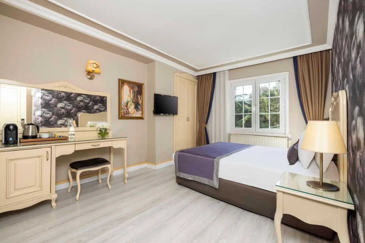 Raymond Hotel Old City