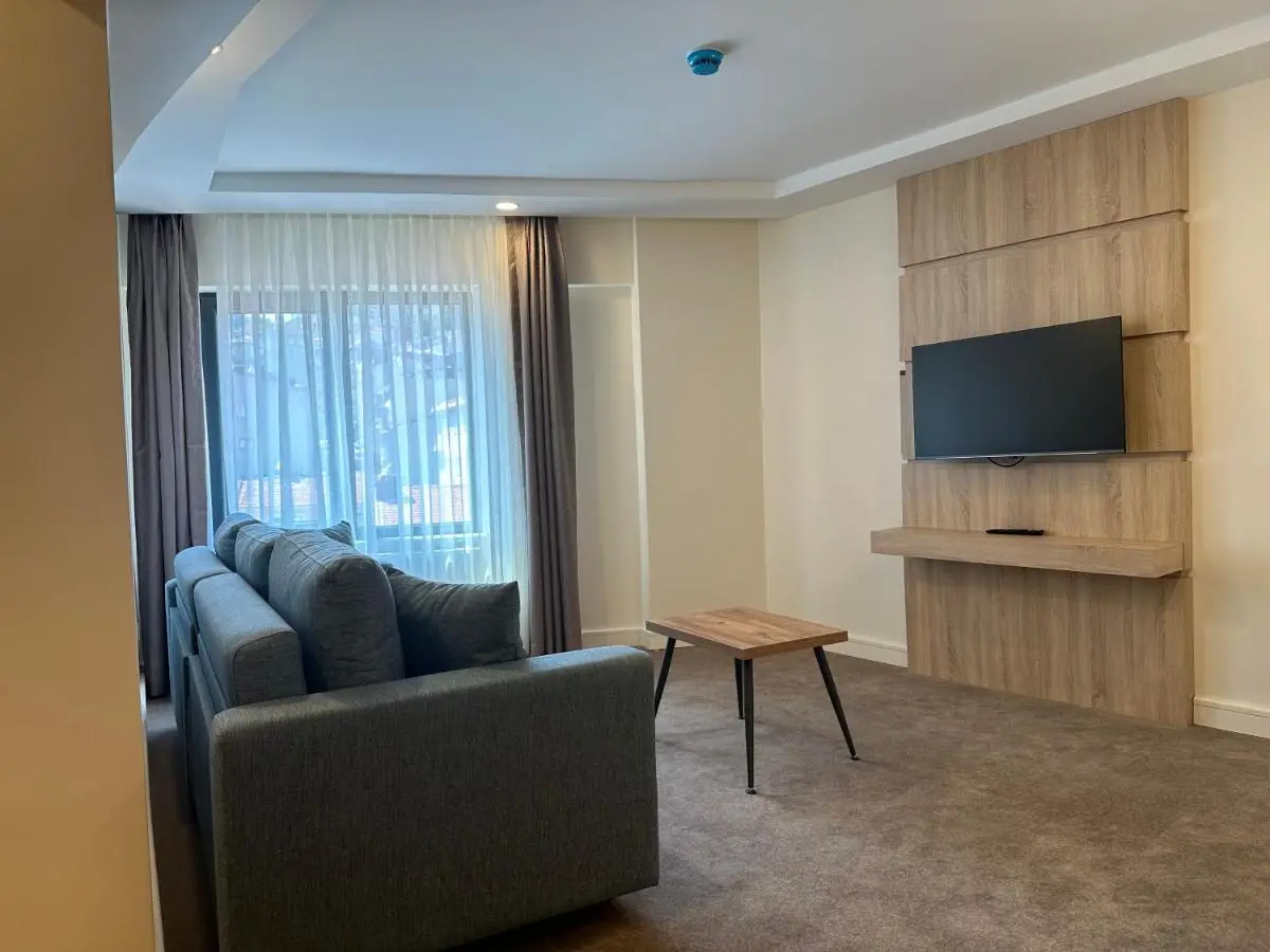 Roys Hotel & Suites