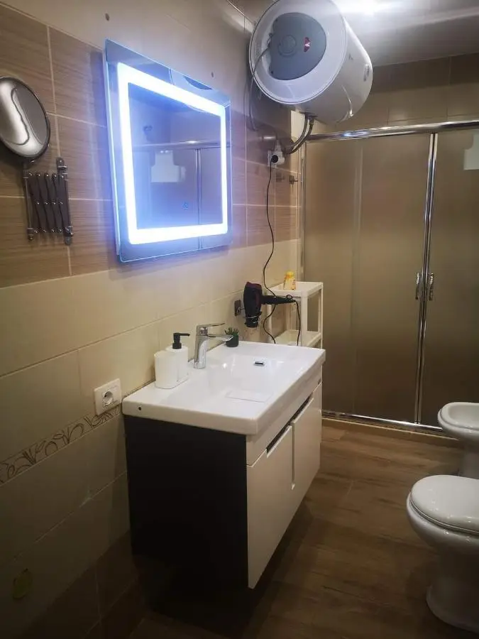 Riviera Deluxe Apartments