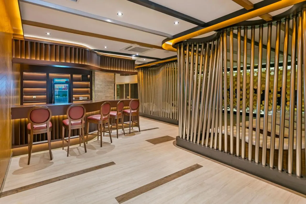 B Business Hotel & Spa