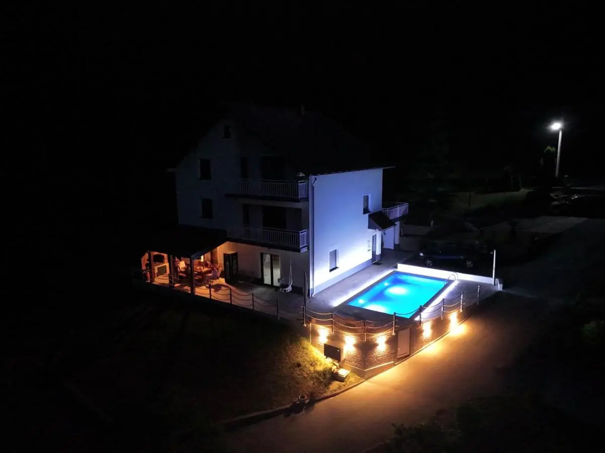 Oaza mira - Apartment with Lake View & Private Pool