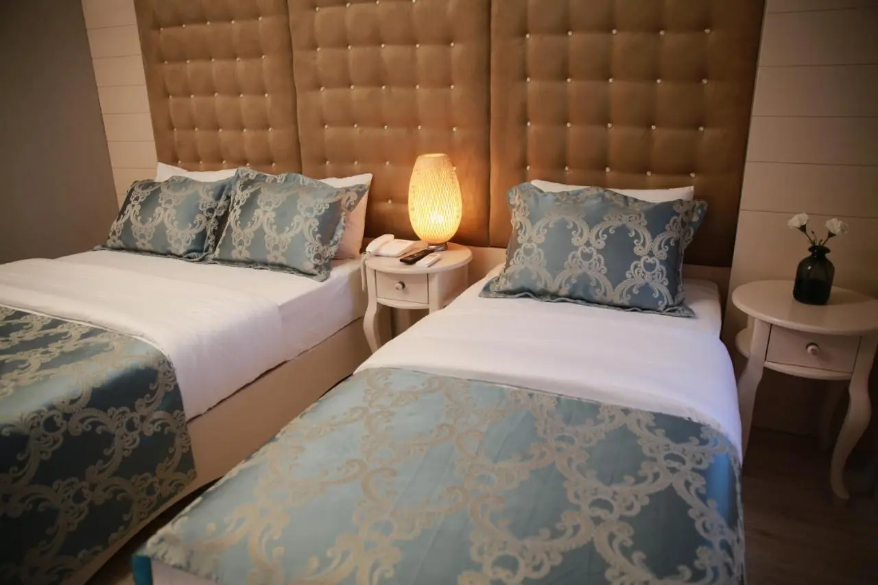 Pelican House Hotel