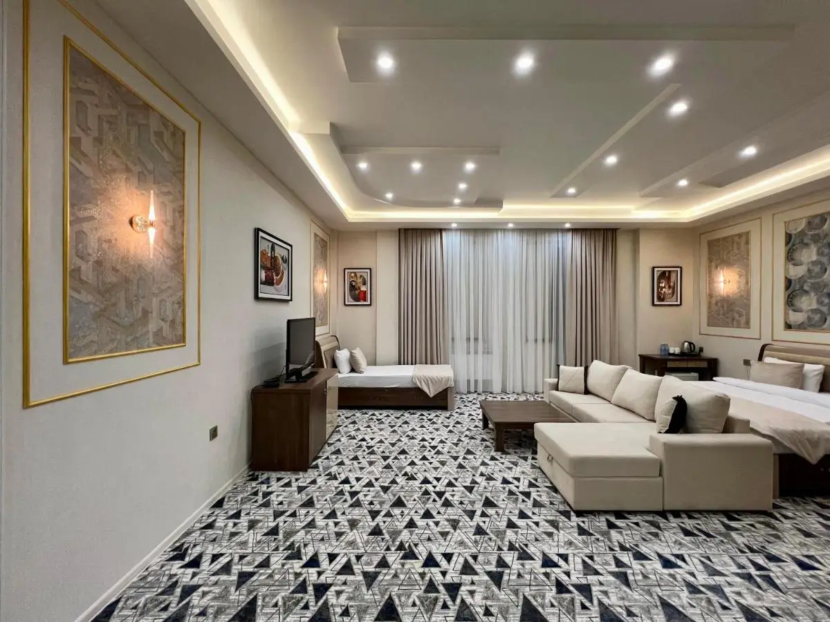 Royal Mansion Hotel