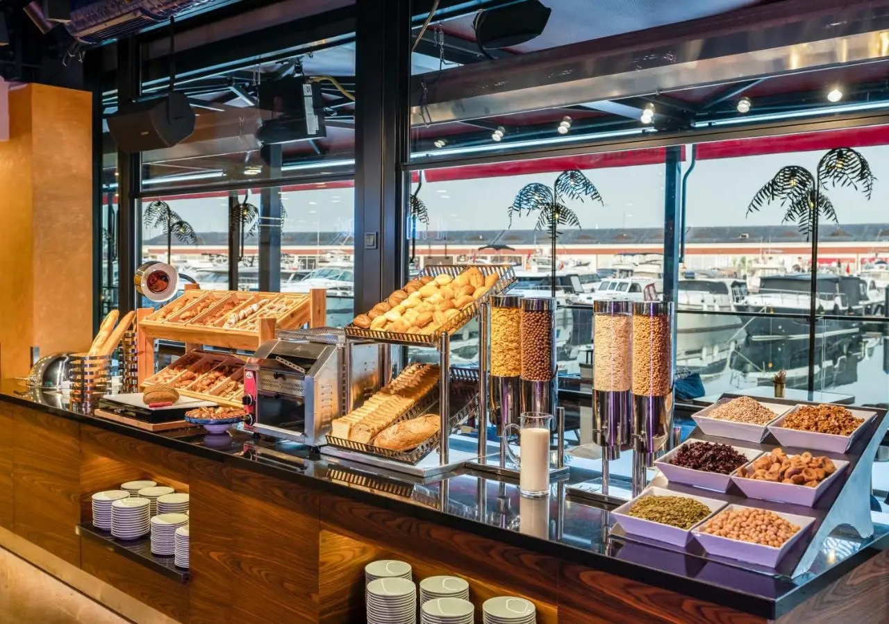 Crowne Plaza Istanbul Tuzla Viaport Marina by IHG
