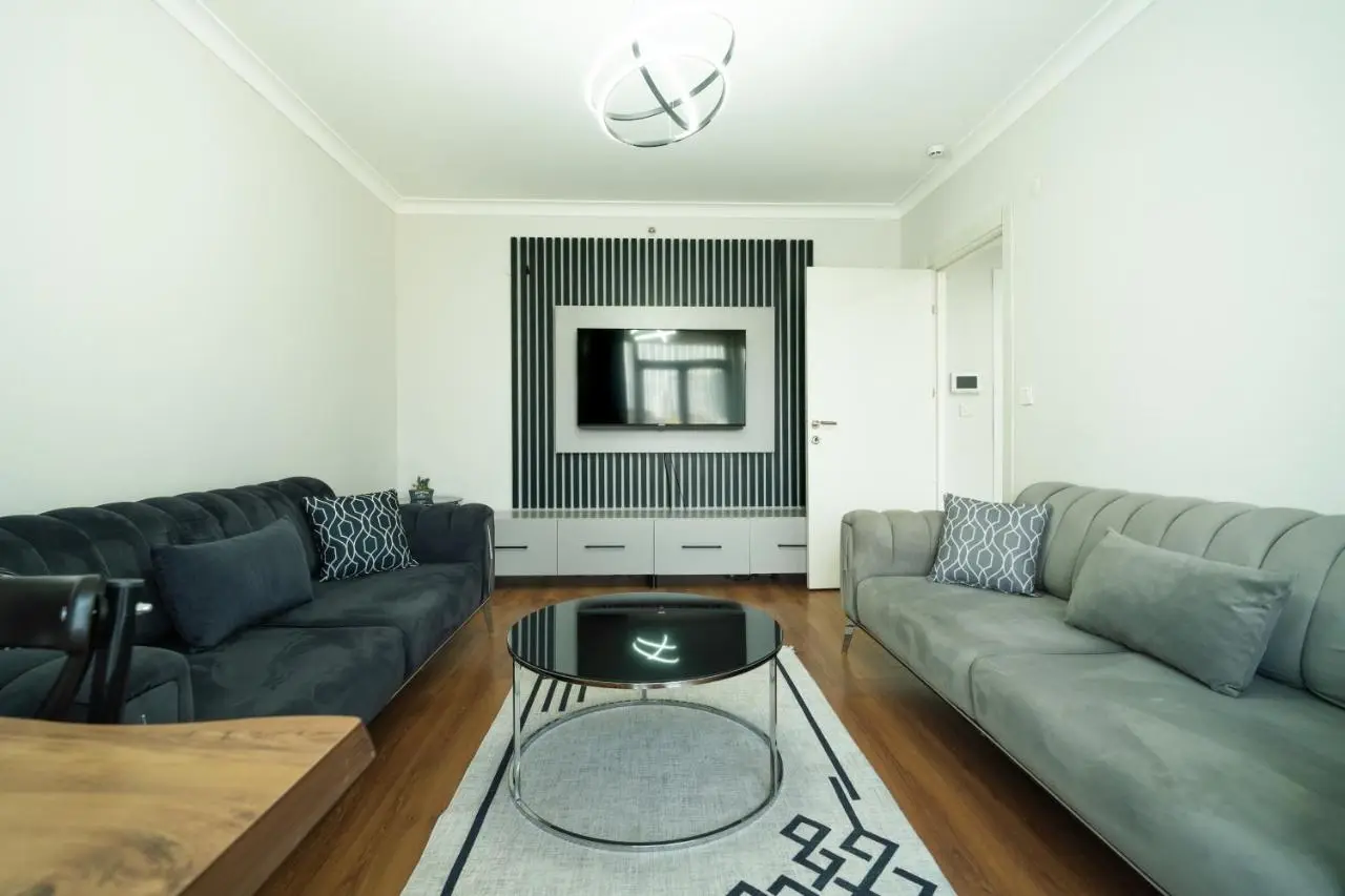 Roni Apartments, Close to the metro and parking