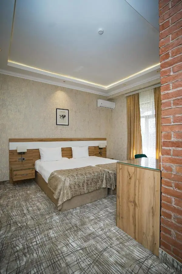 LakeSide Hotel & Spa