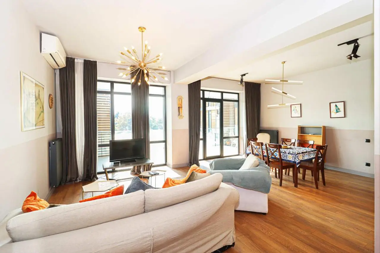 Wehost Apartment - On-site Pool & Gym - Not Included