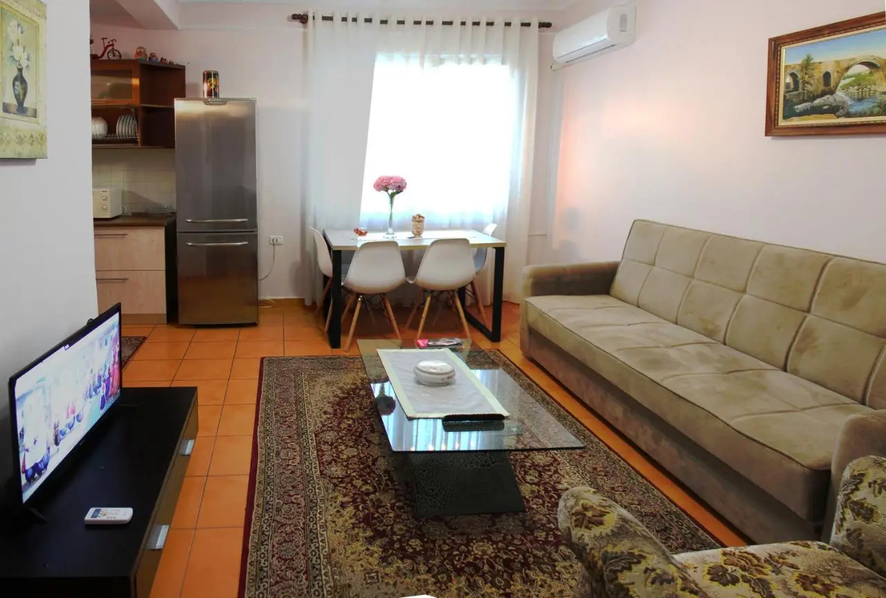 All Seasons Apartments - Free Parking & City Center