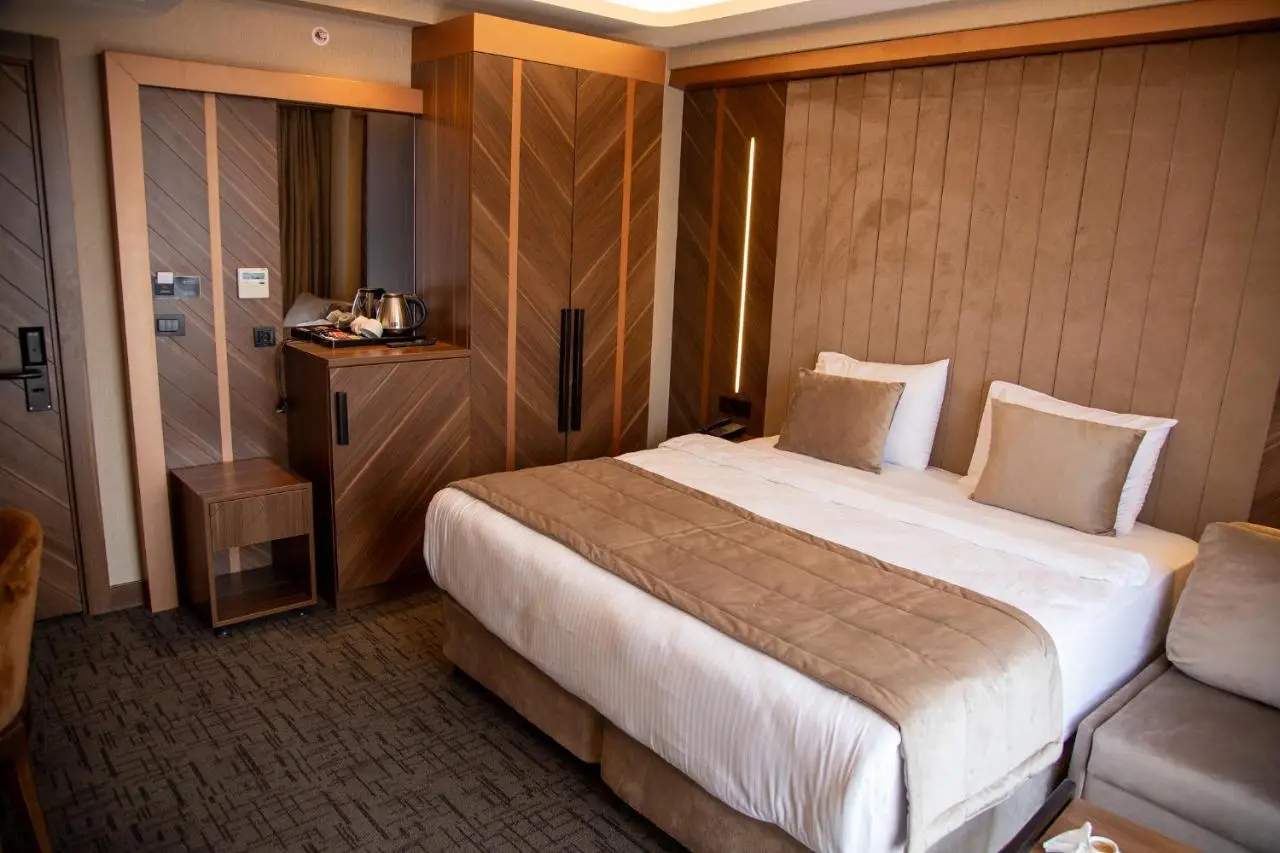 THE PARK HOTEL