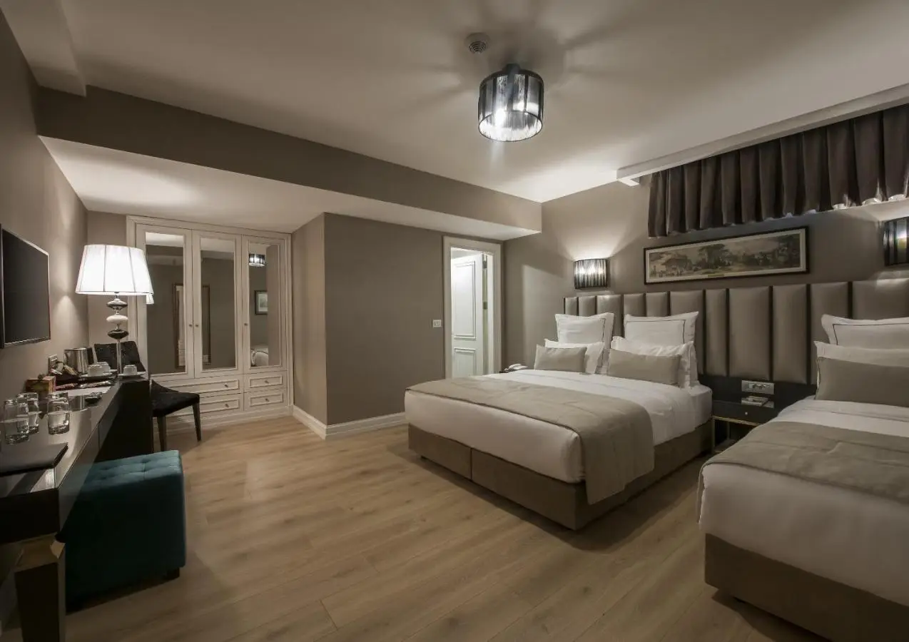 Le Petit Palace Hotel - Special Category