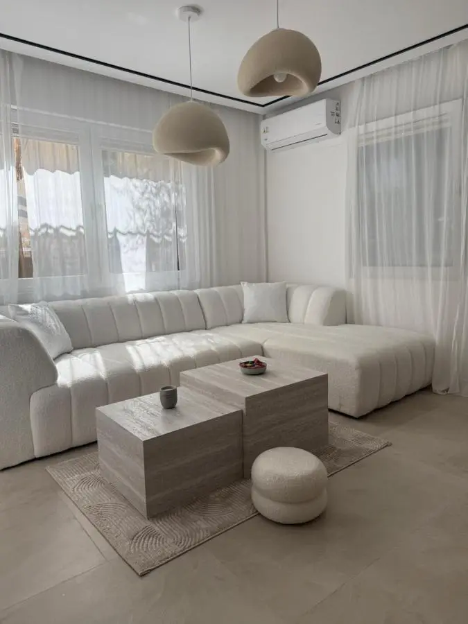 Apartment 528