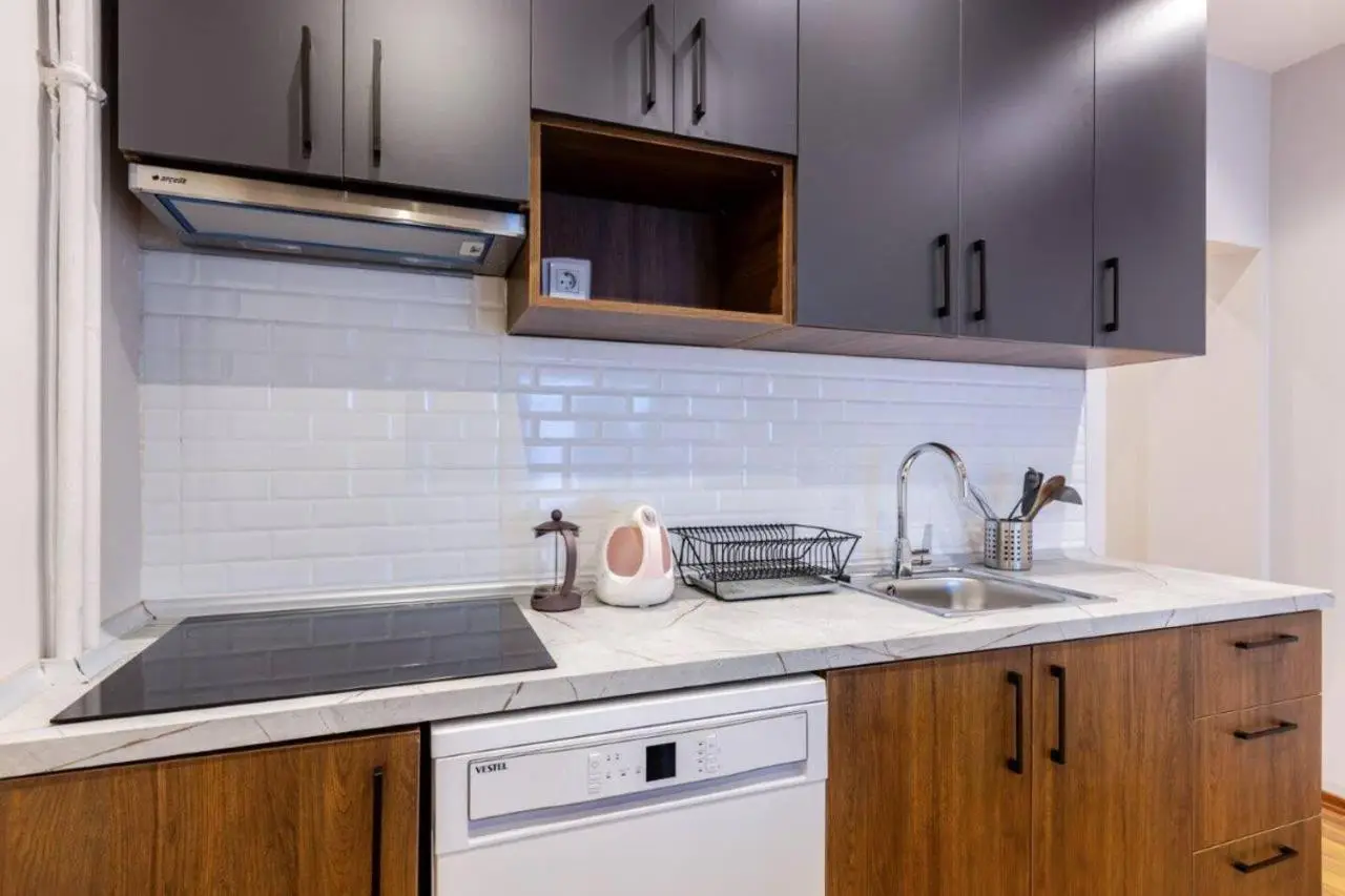 Spacious Modern Airy 4Bed2Bath Central Home! #369