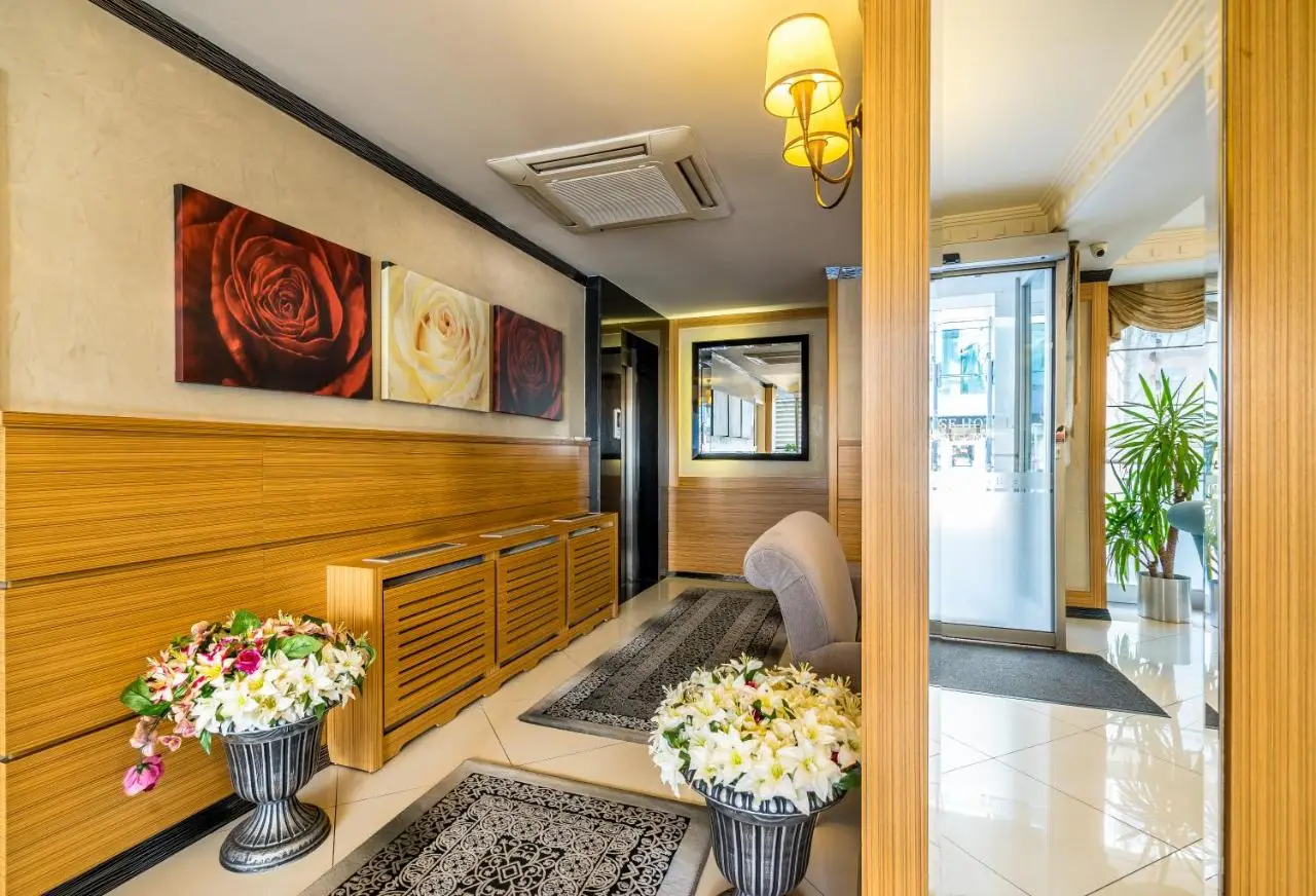 My Rose Hotel