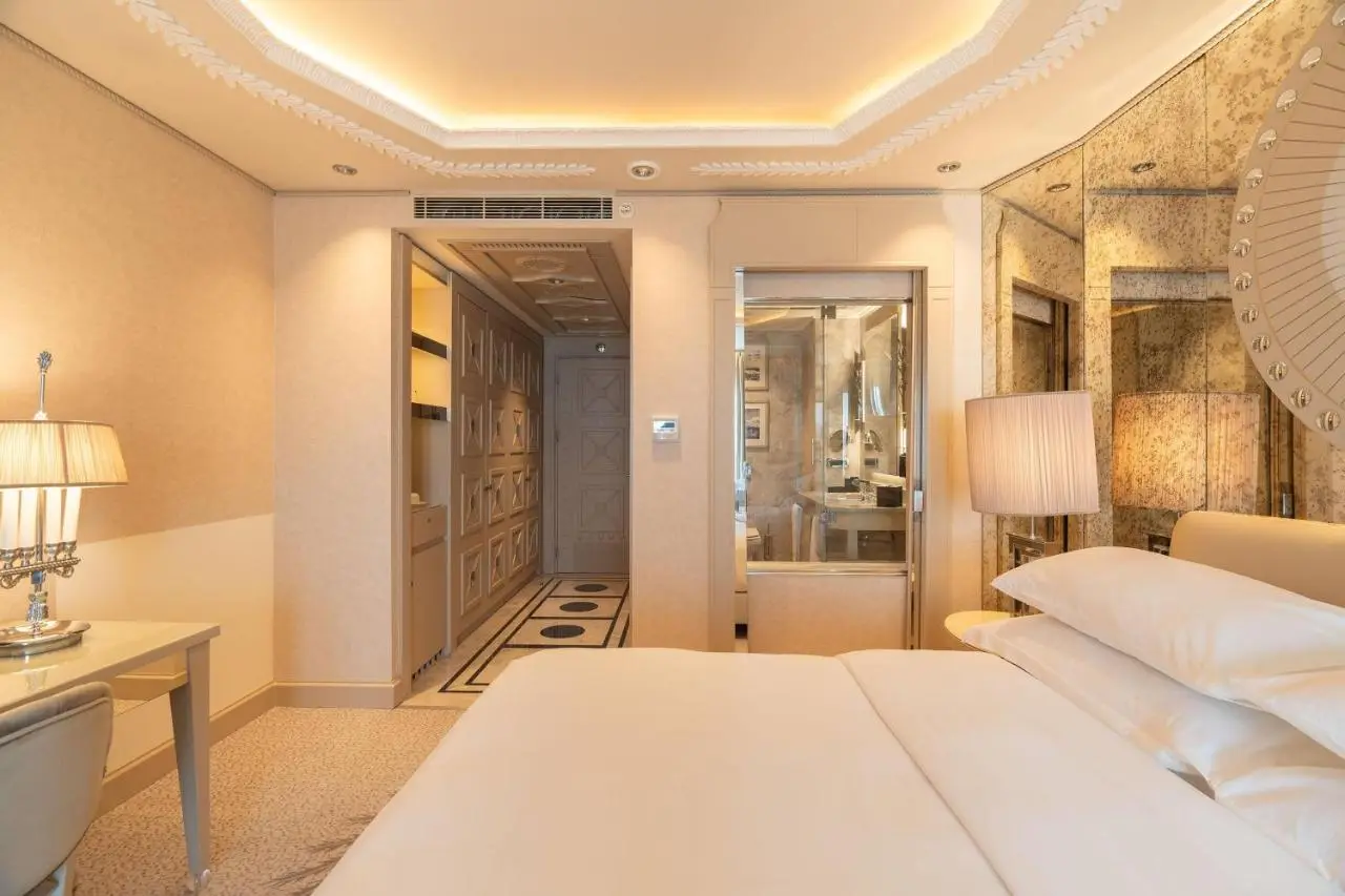Wyndham Grand Istanbul Kalamış Marina Hotel