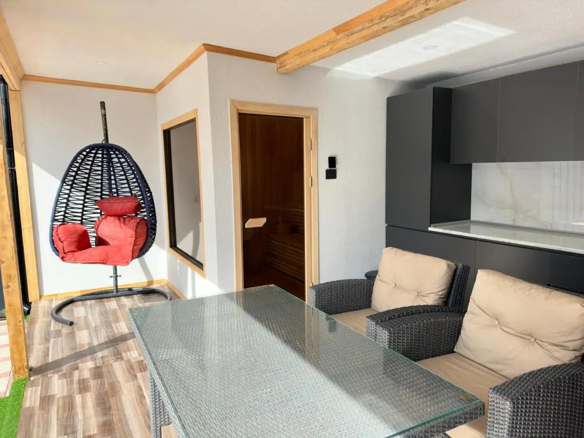 Qafqaz Suite Wood Stack