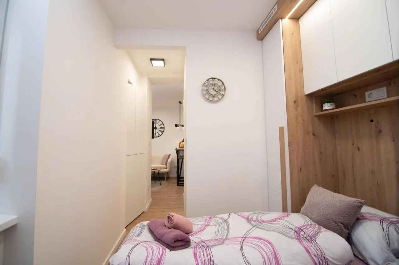 Cute 1BDR in City Center