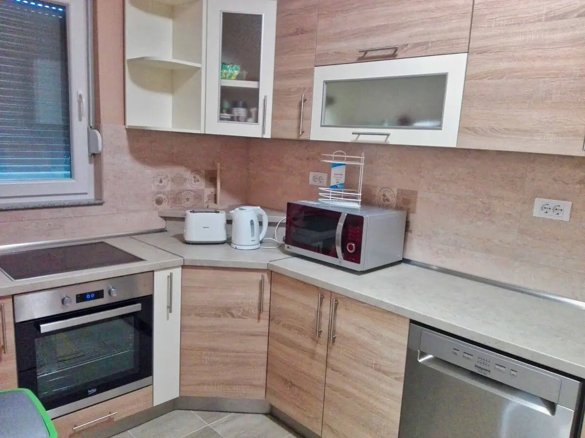 ☆ Quiet + Cozy Spacious apt with a balcony ☆