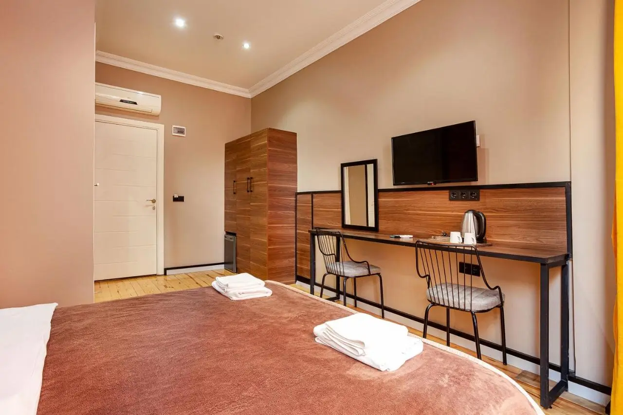 Aram Kerasi Rooms