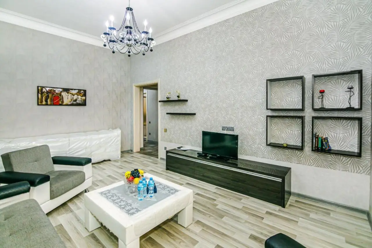 Azneft Square Deluxe Apartment