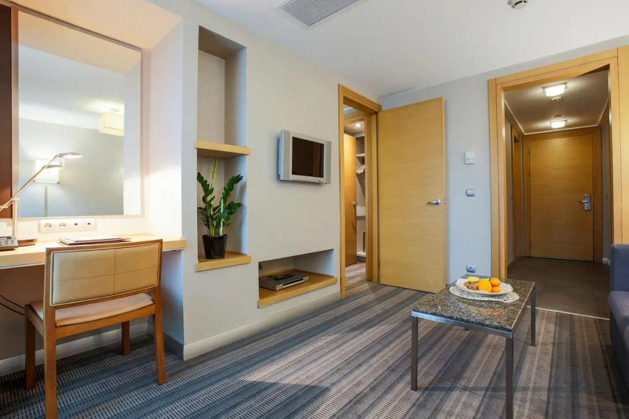 Housez Suites & Apartments Special Class