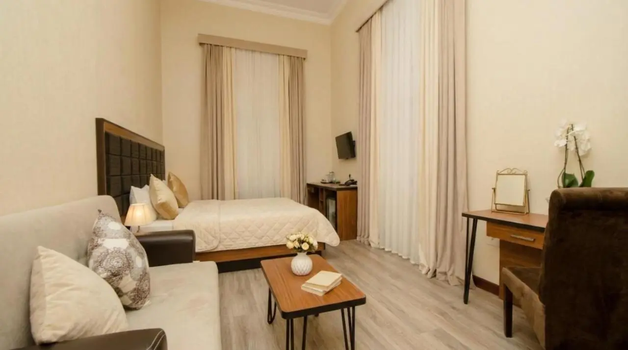 Passage Hotel & Apartments