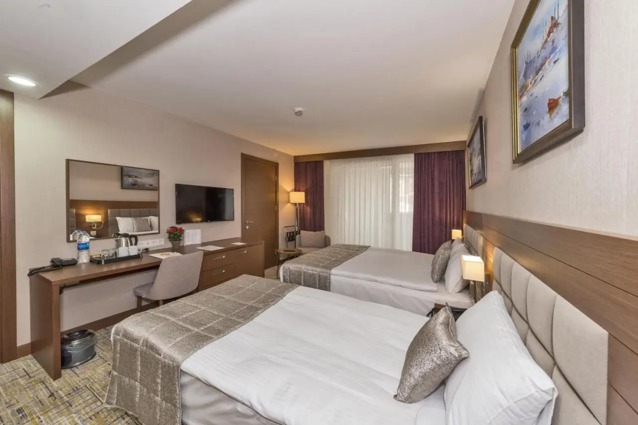Land Park Hotel