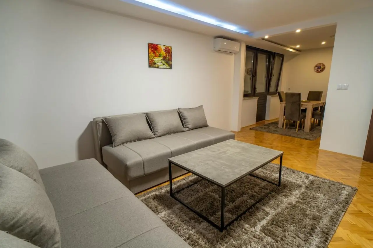 Green Riverside Apartment